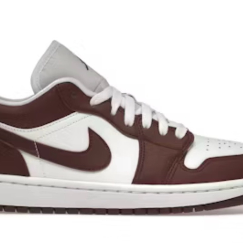 Nike women’s Sneakers - Brown and White